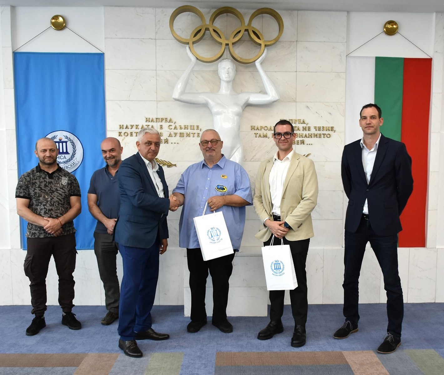 Среща на ректора с представители на Международната федерация по силов трибой