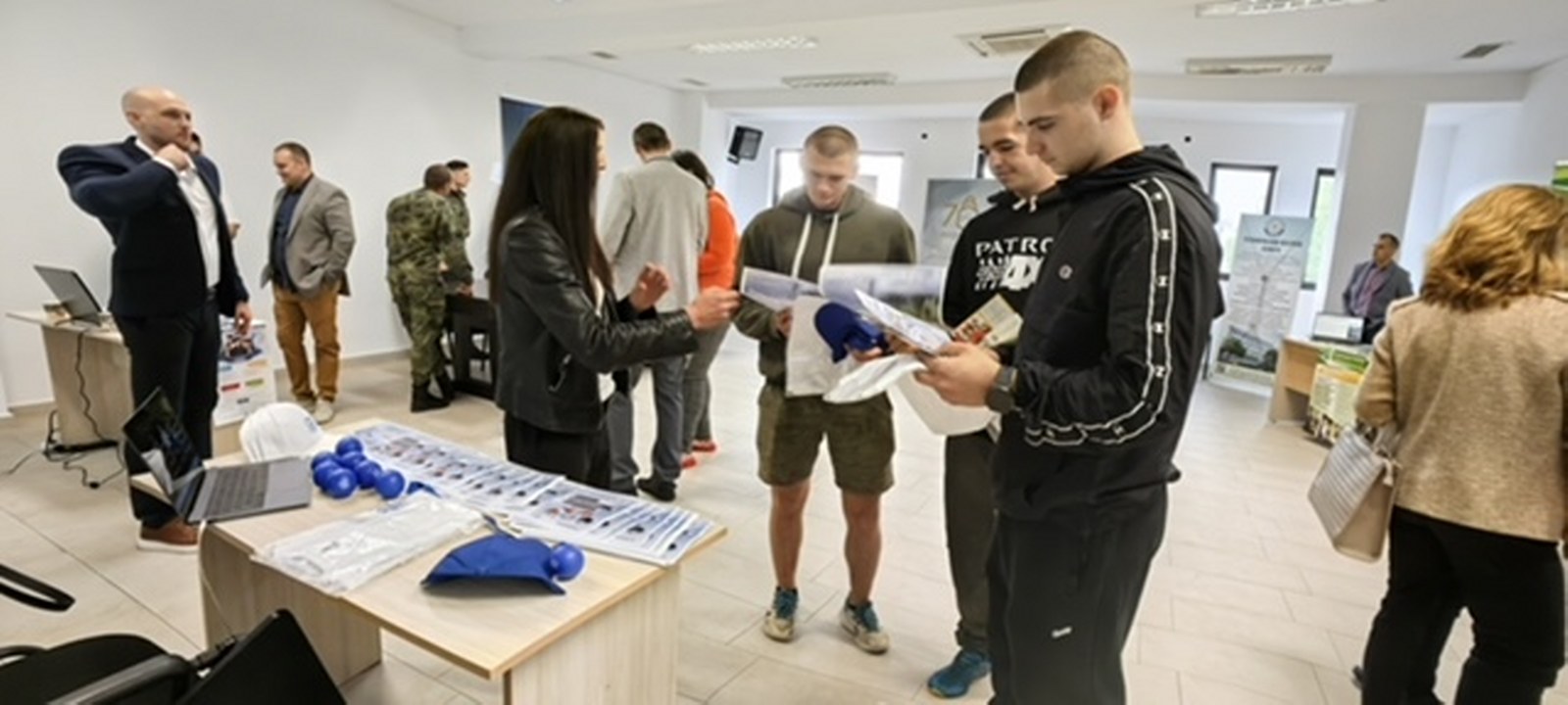 Голям интерес към НСА на кандидатстудентската борса в Троян, среща в с. Черни Осъм