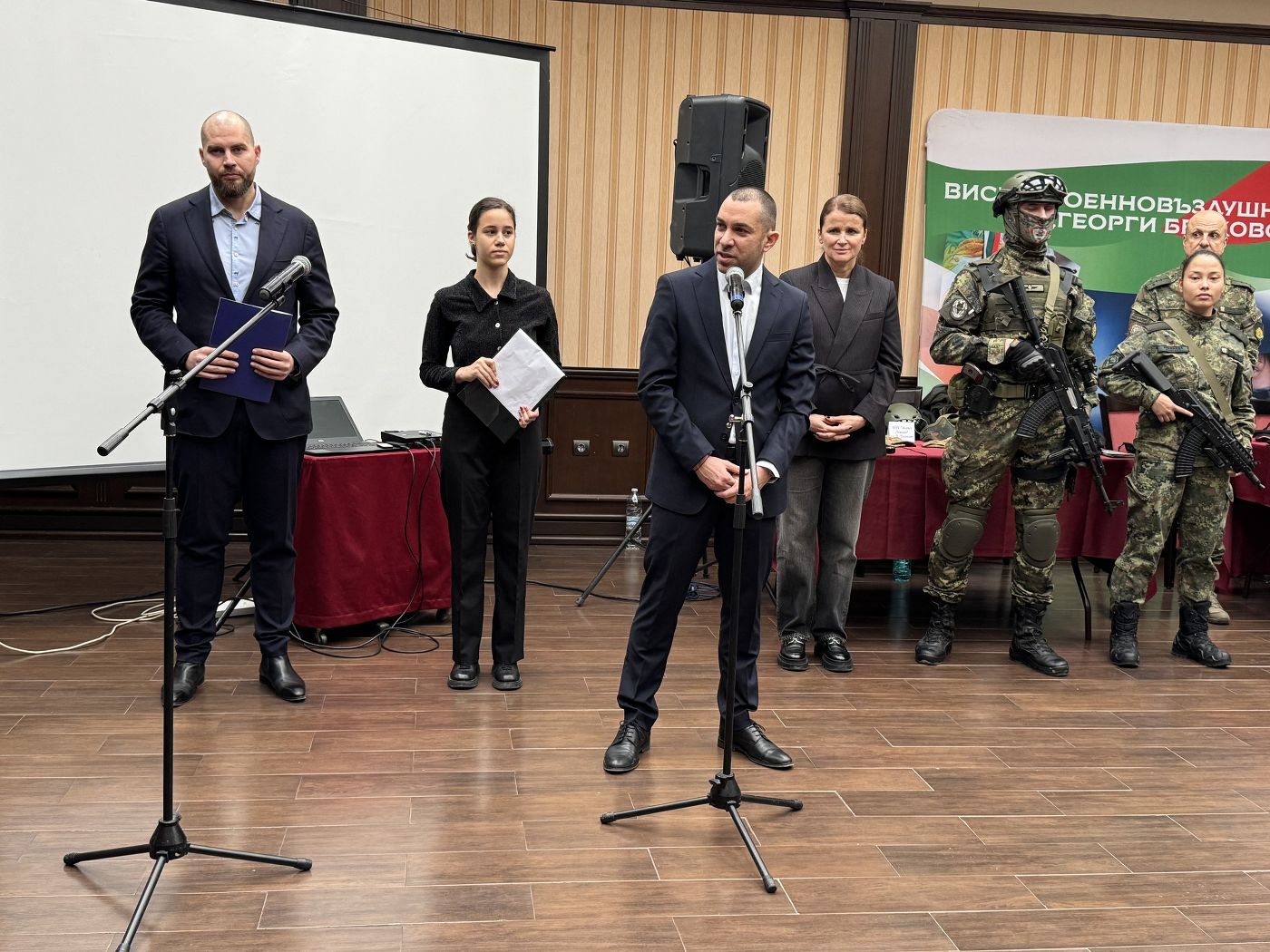 Олимпийската шампионка Тереза Маринова вдъхнови бъдещи студенти по време на университетското изложение в Плевен